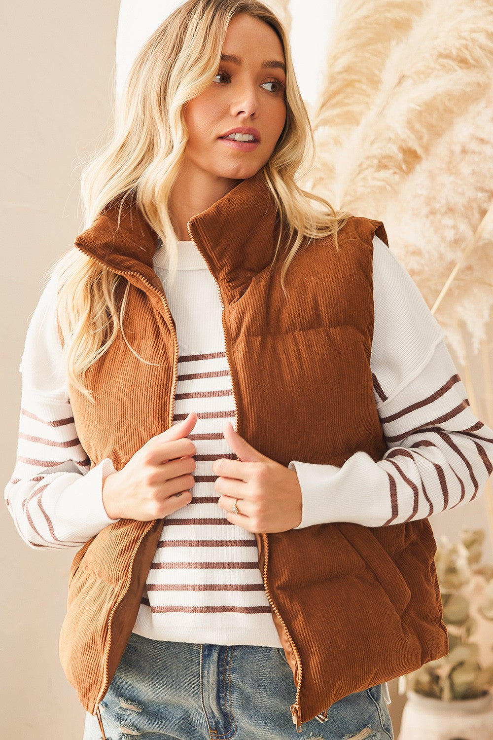 CORDUROY PUFFER VEST - Camel